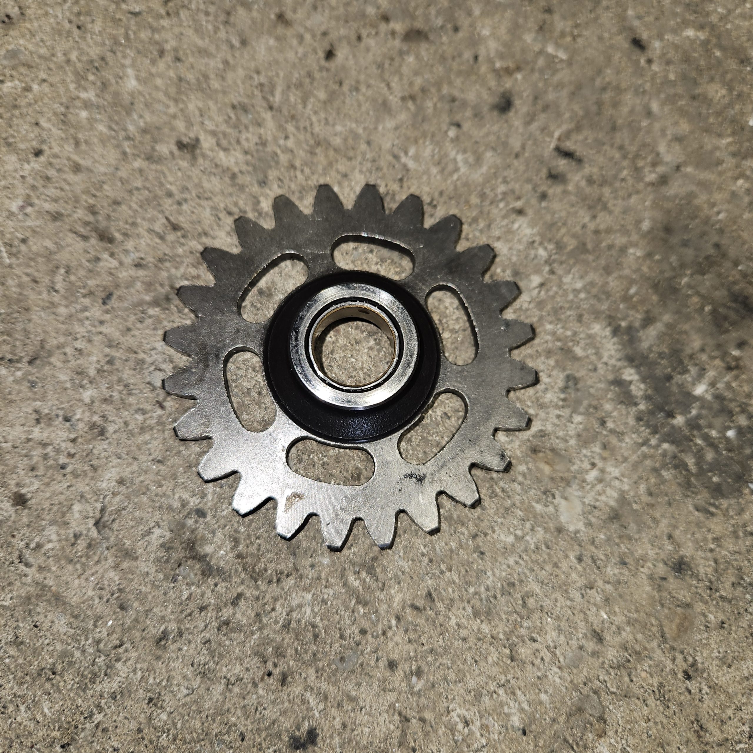 pignon intermediaire pompe a huile yamaha 400 yzf 2000