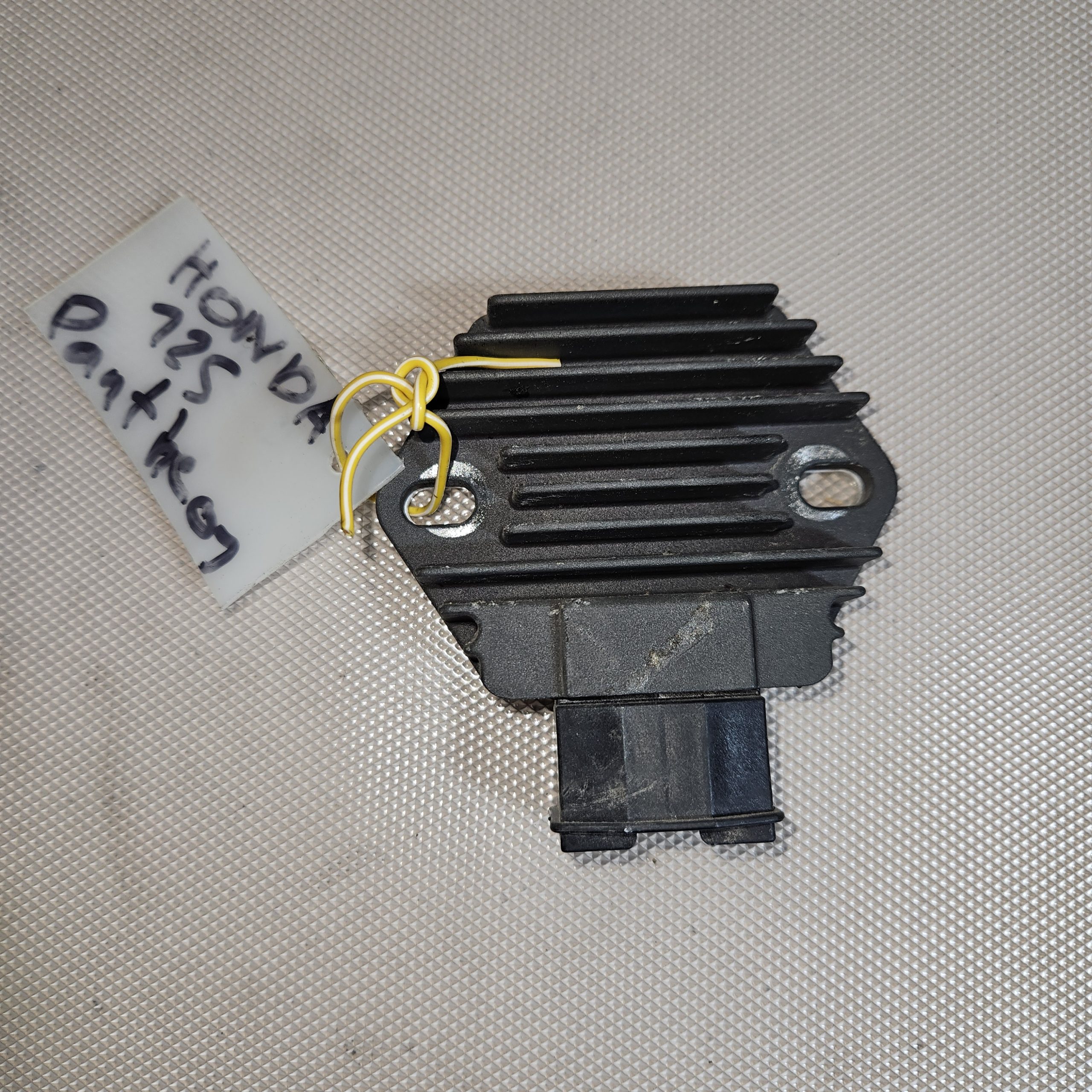 regulateur tension honda 125 pantheon 2000