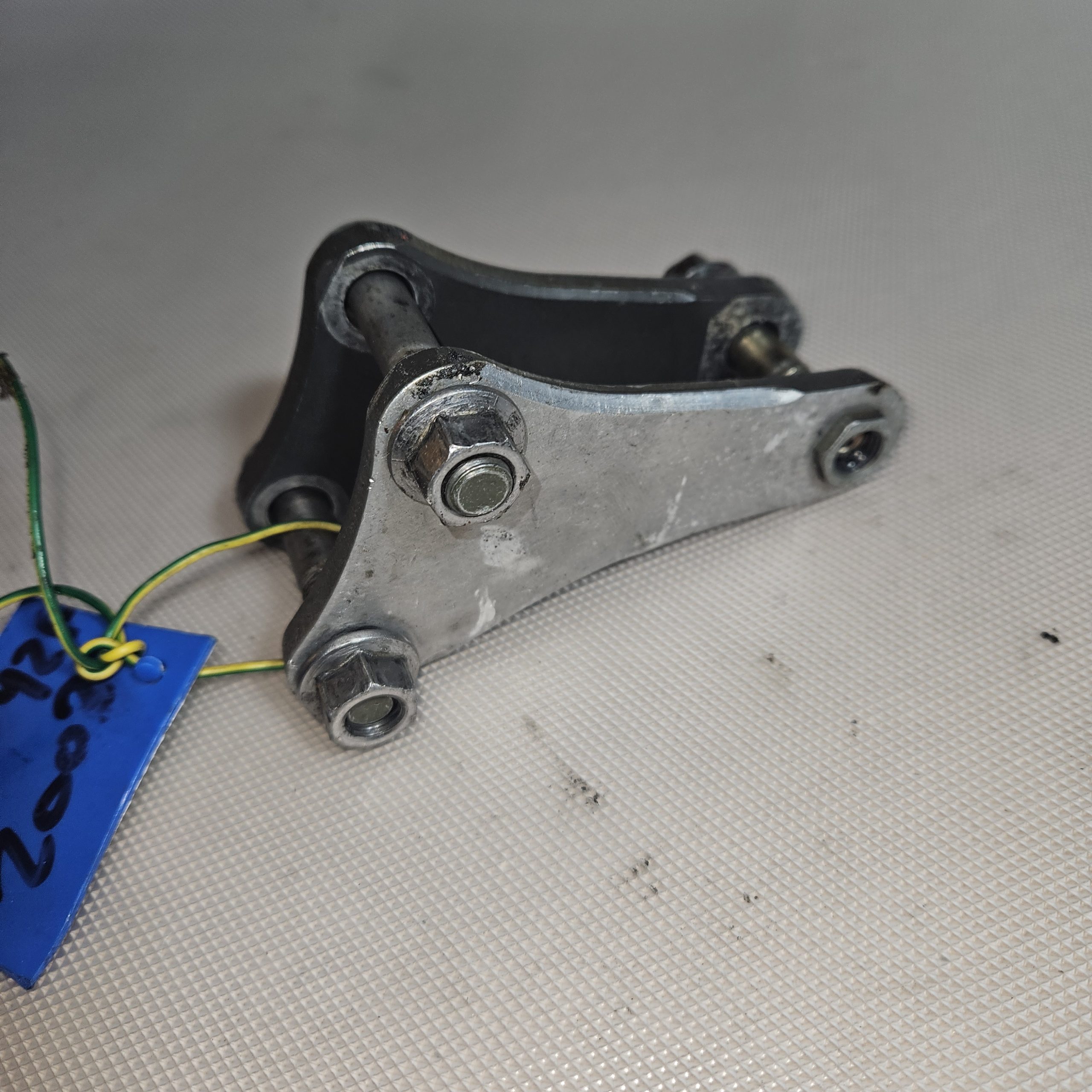 Axe et fixation moteur du haut Yamaha 450 yzf 2003