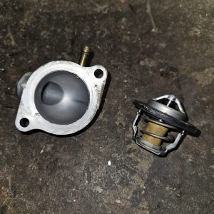 Couvercle et thermostat d’occasion Suzuki Burgman 650 2008