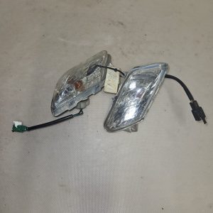 Paire clignotants d'occasion Yamaha 125cc X-max (2010)