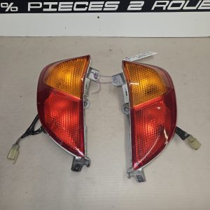 Paire de feu arrière d'occasion Honda 125cc Pantheon 2000