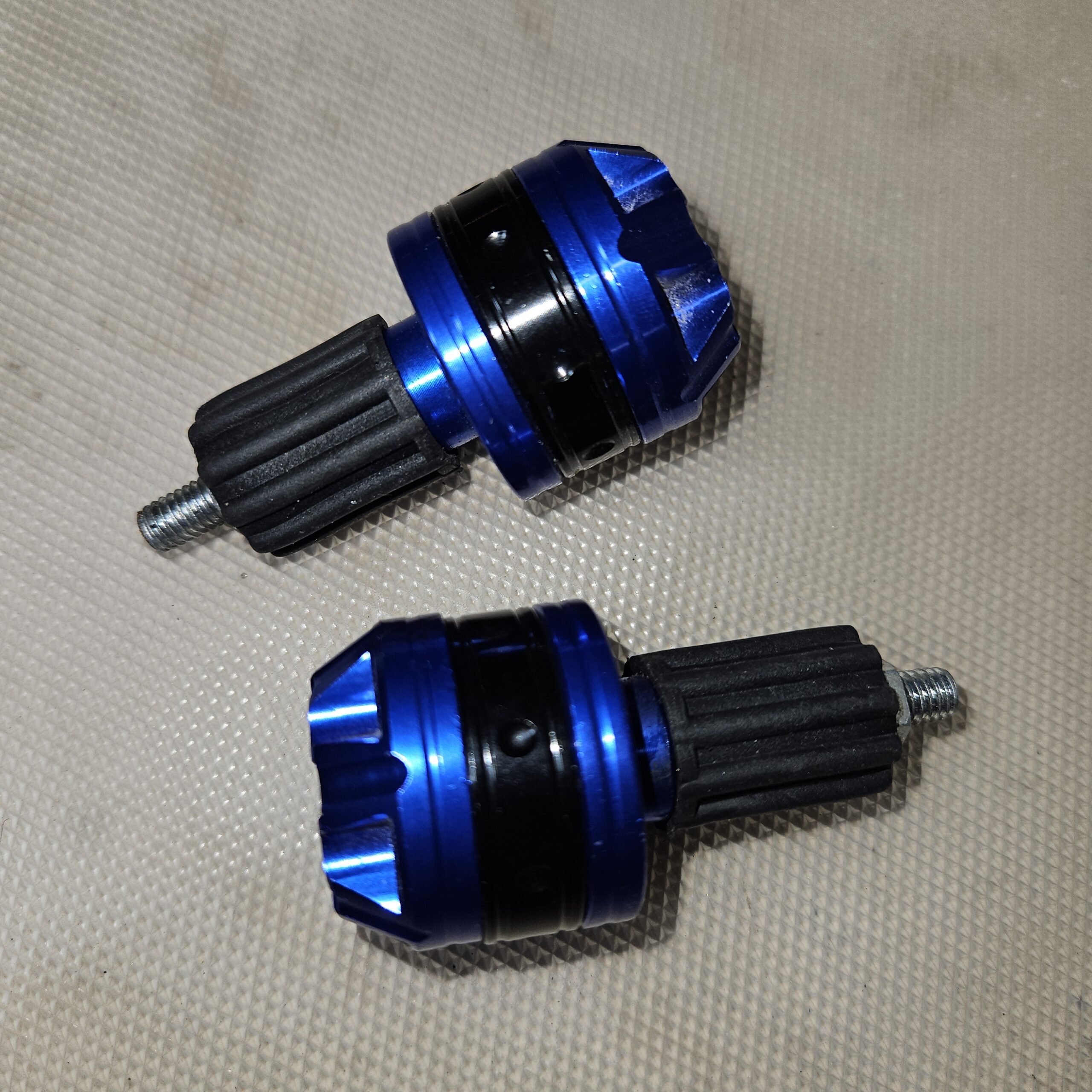 Embouts de guidon neufs Yamaha 530 T-MAX 2016 – Pièce d’origine