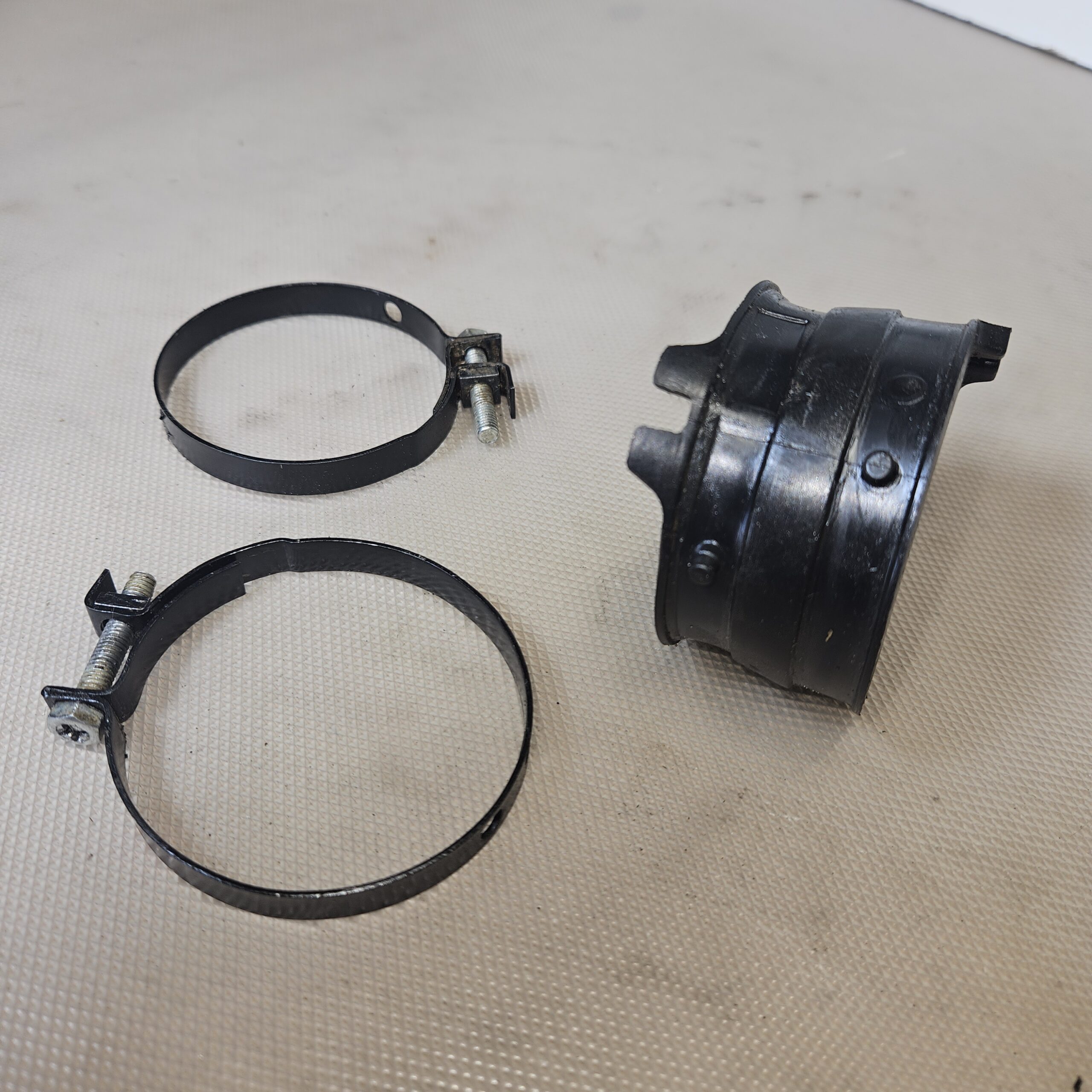 Pipe admission d’occasion pour Honda 450 CR-F 2017, pièce d’origine contrôlée.
