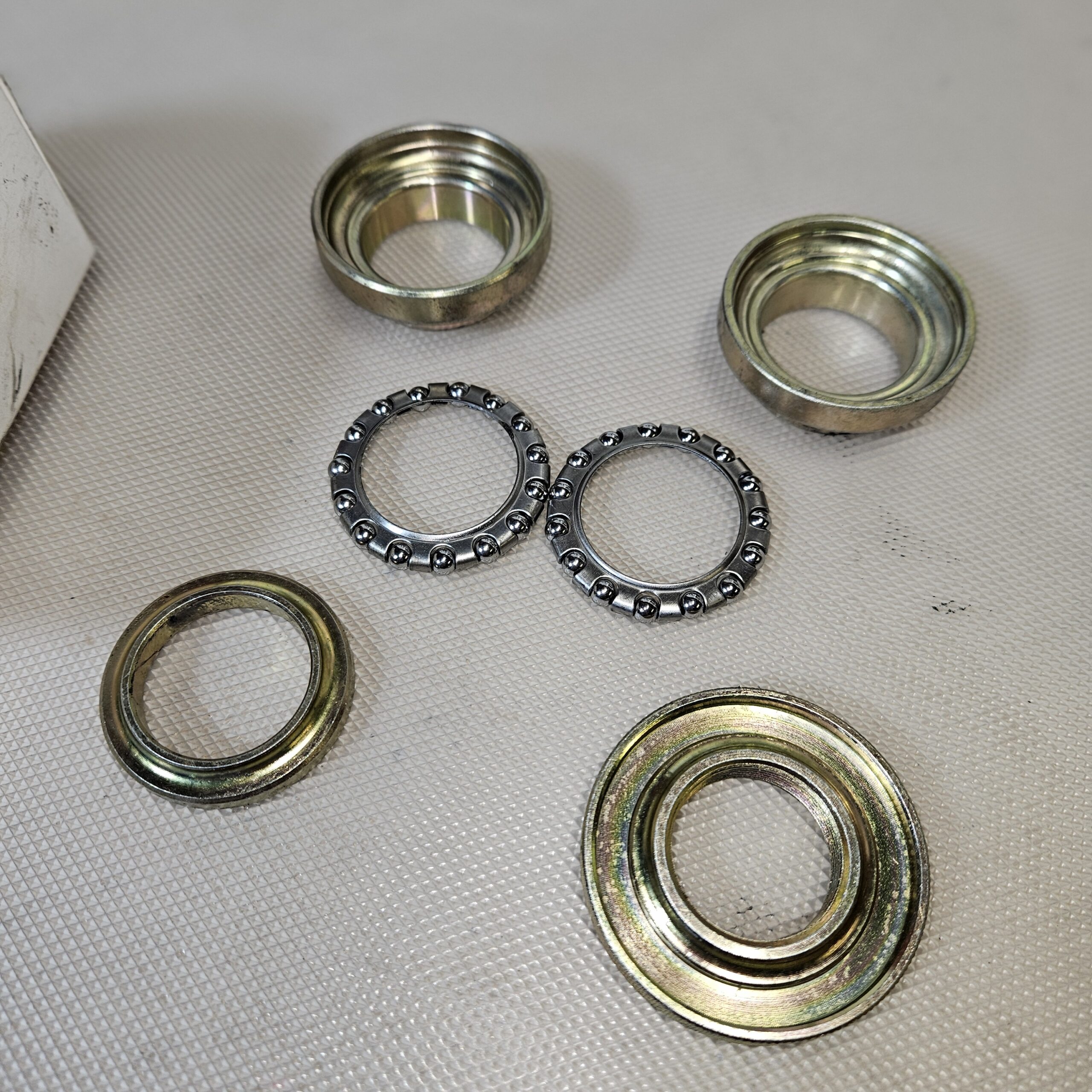 Roulements de direction neufs D. 27mm MBK Booster / Nitro avant 2003 – Pièces d’origine