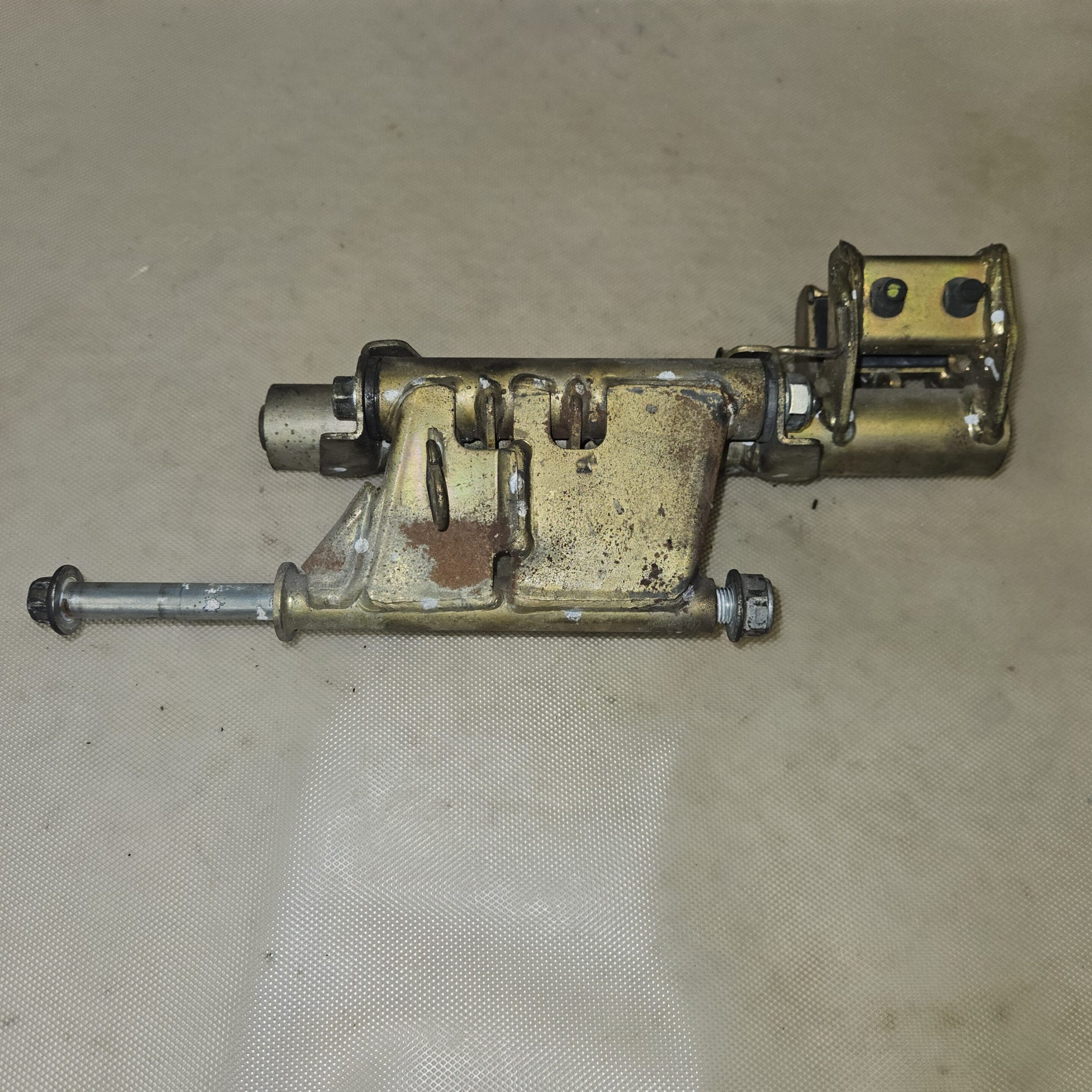 Balancier support moteur d’occasion Honda Pantheon 125 2000