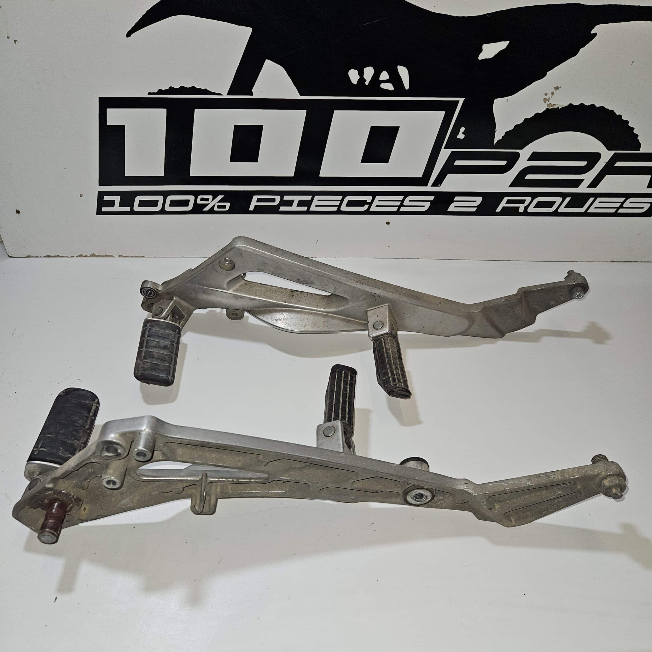 Platine repose-pied Honda Deauville 650 1998