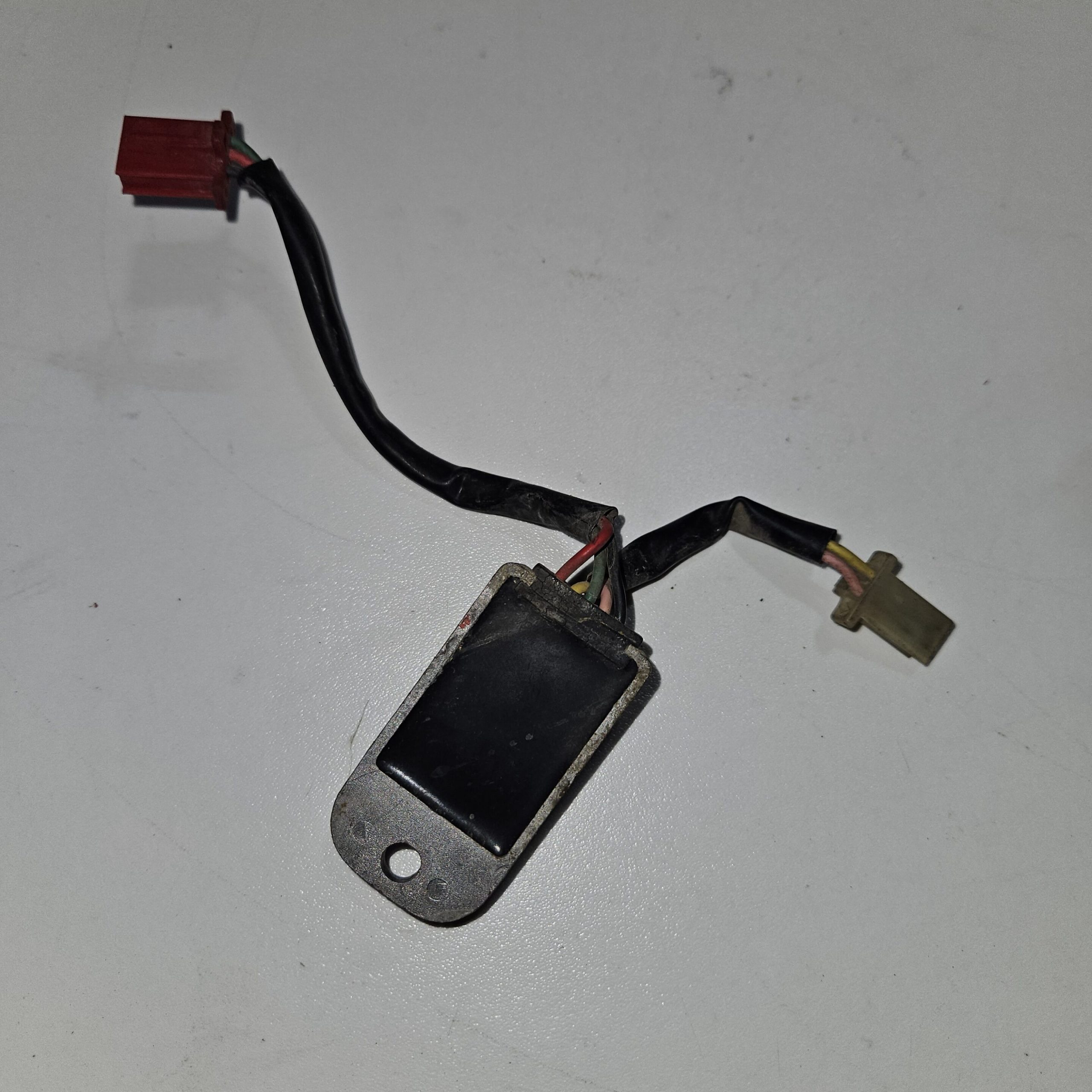 Redresseur régulateur 12V Honda 200 MTX 1983 réf. 5H542-12