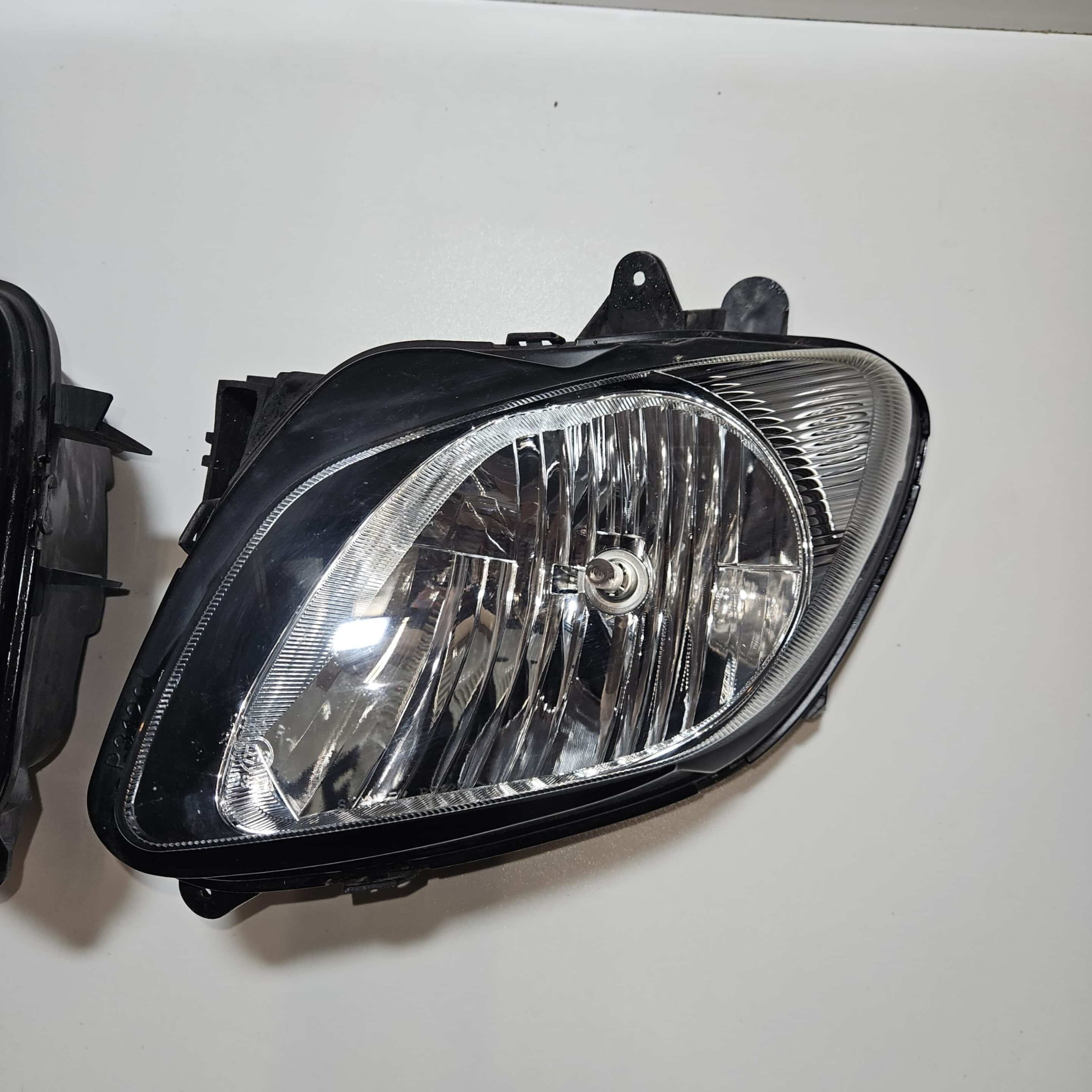 Optique avant gauche Suzuki Burgman 650 2008 d’occasion