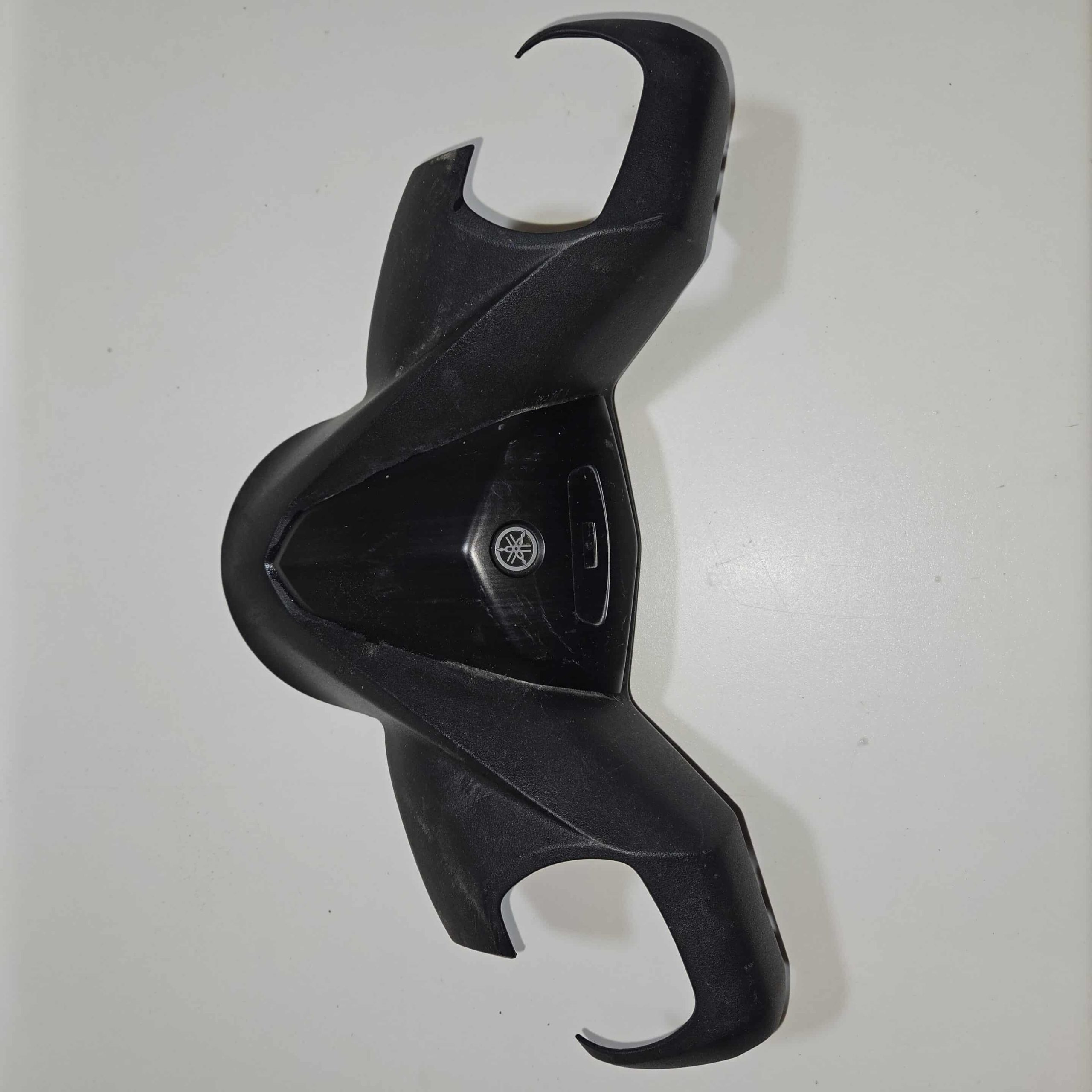 cache-guidon-superieur-yamaha-530-tmax-2016.jpg