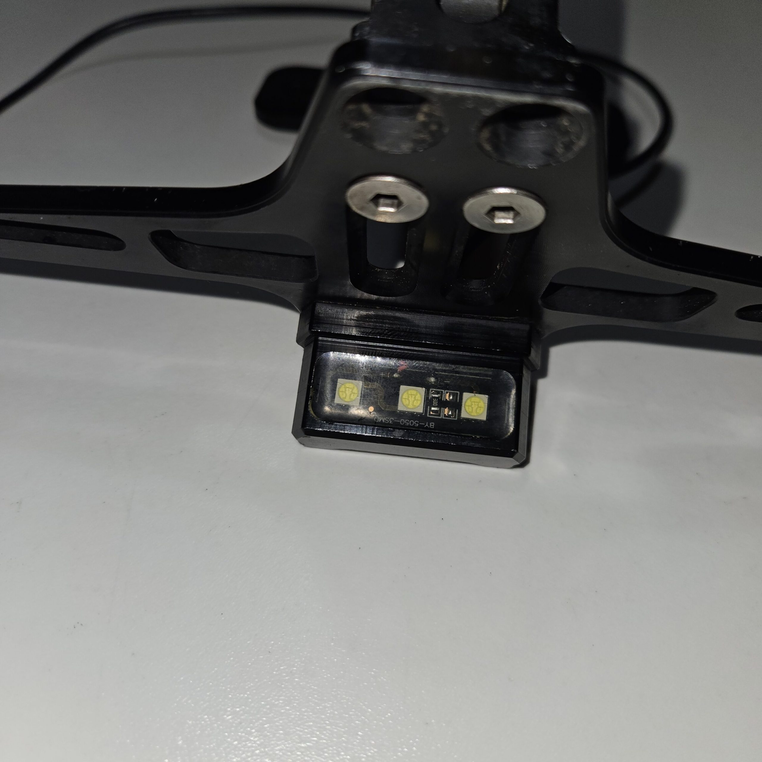 Support plaque immatriculation adaptable Yamaha 530 TMAX 2016 d’occasion