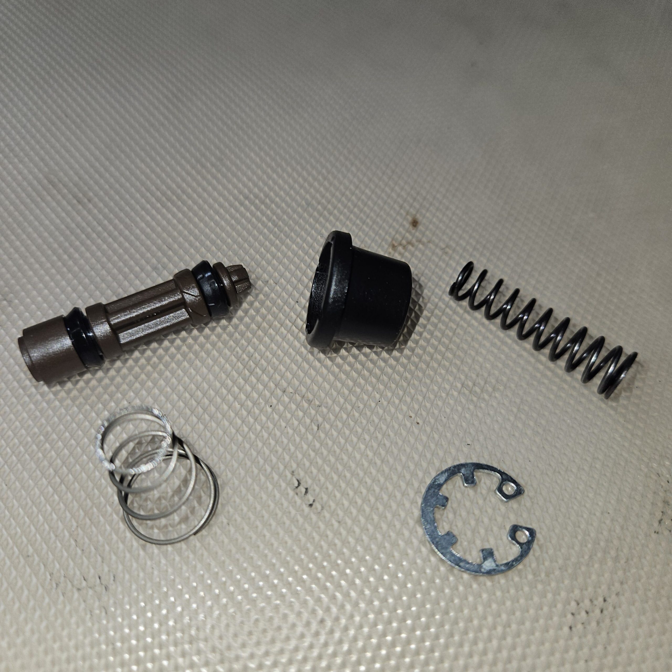 Kit maître cylindre Husqvarna 2008 ref 8000A9350