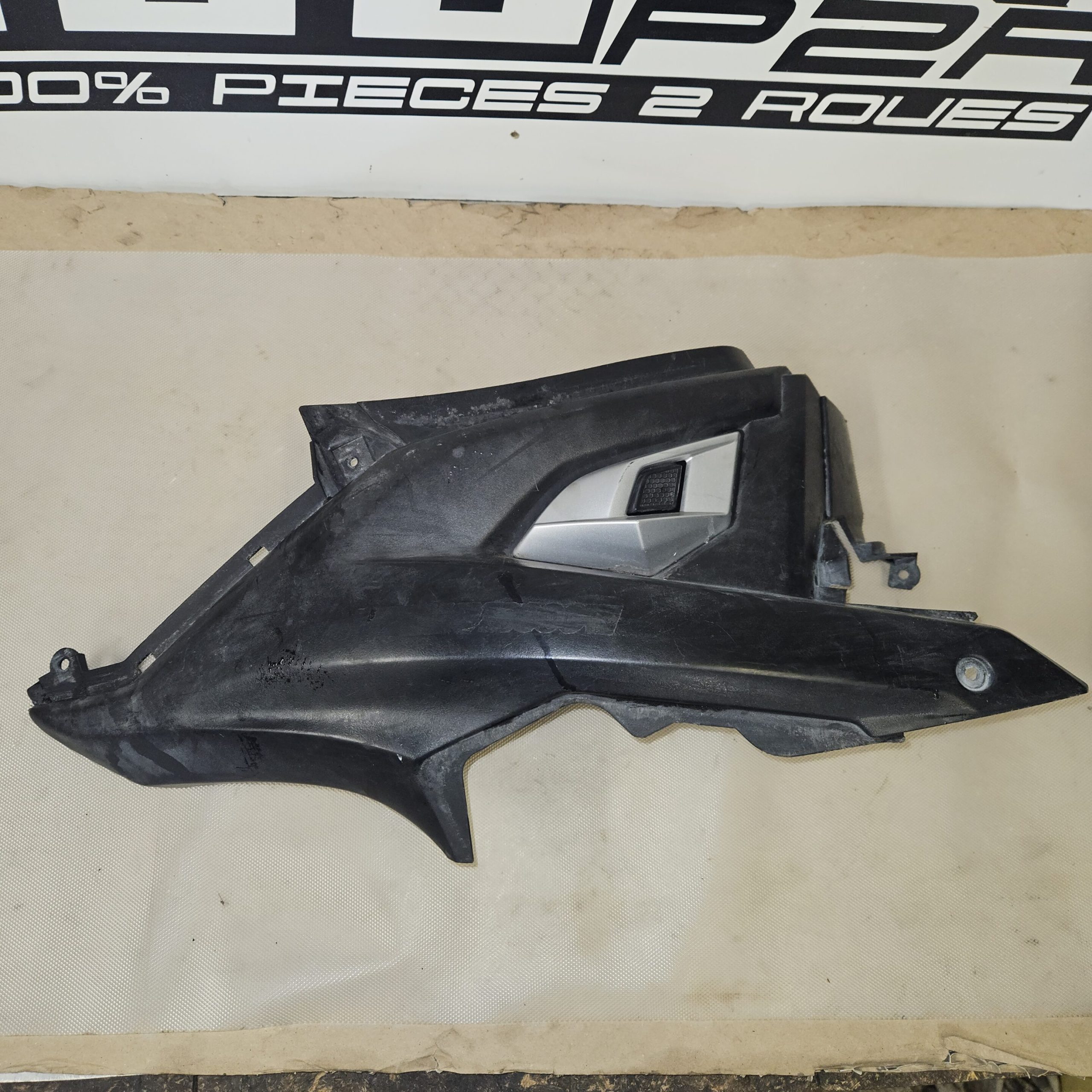 Carénage latéral droit MBK Nitro Yamaha Aerox depuis 2013 d’occasion