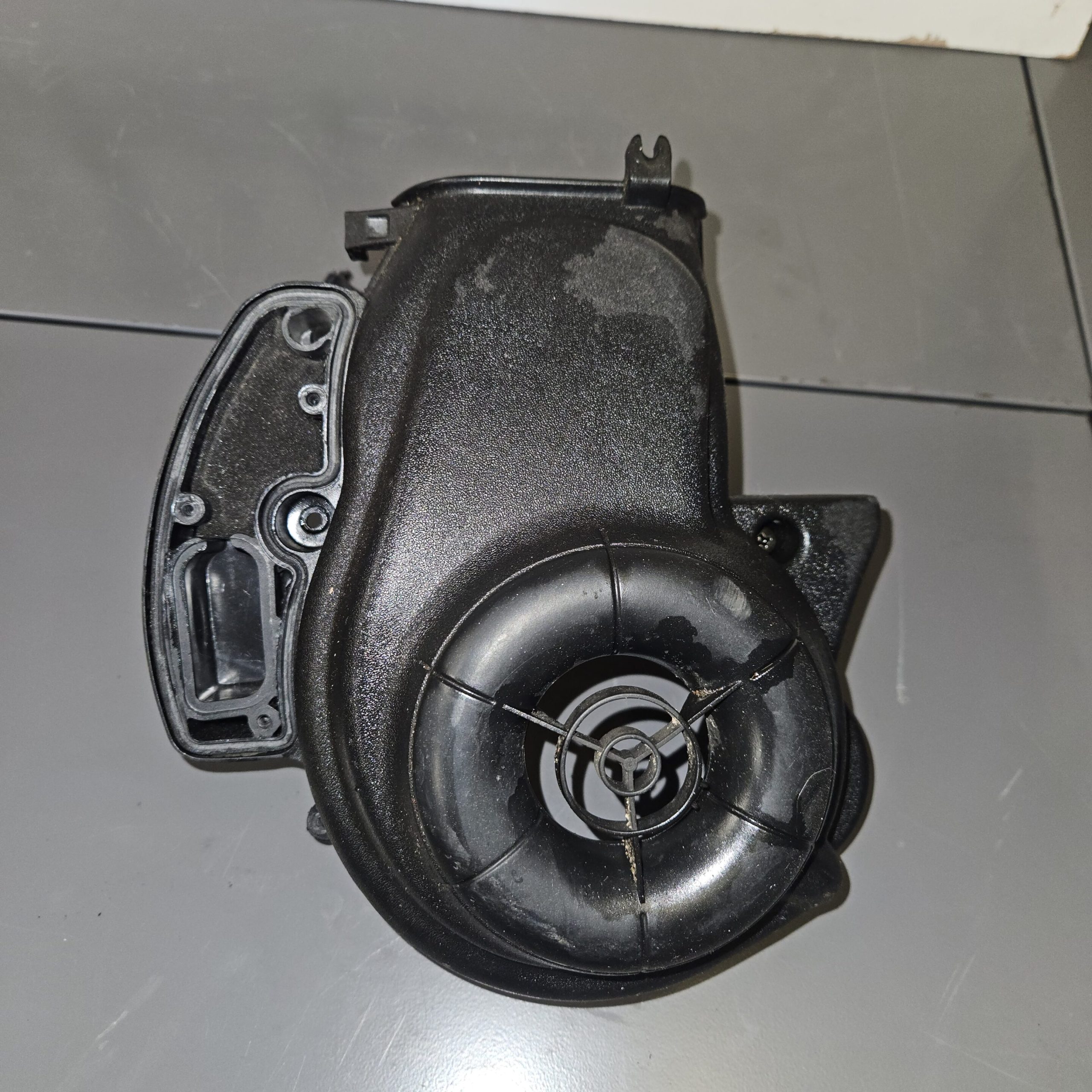 Carénage ventilation moteur Piaggio ZIP 50 4T d’occasion