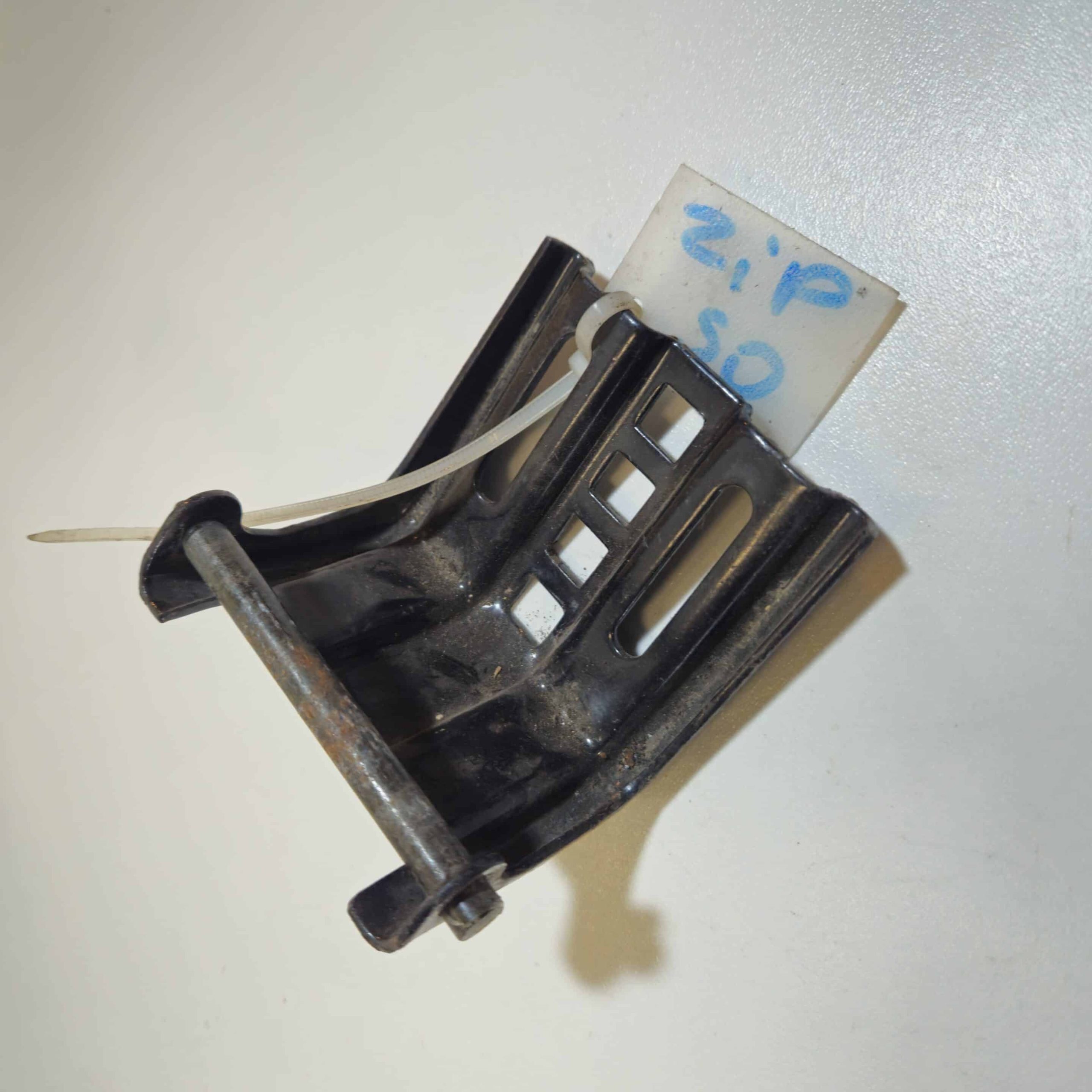Charnière selle Piaggio ZIP 50 2002 d’occasion