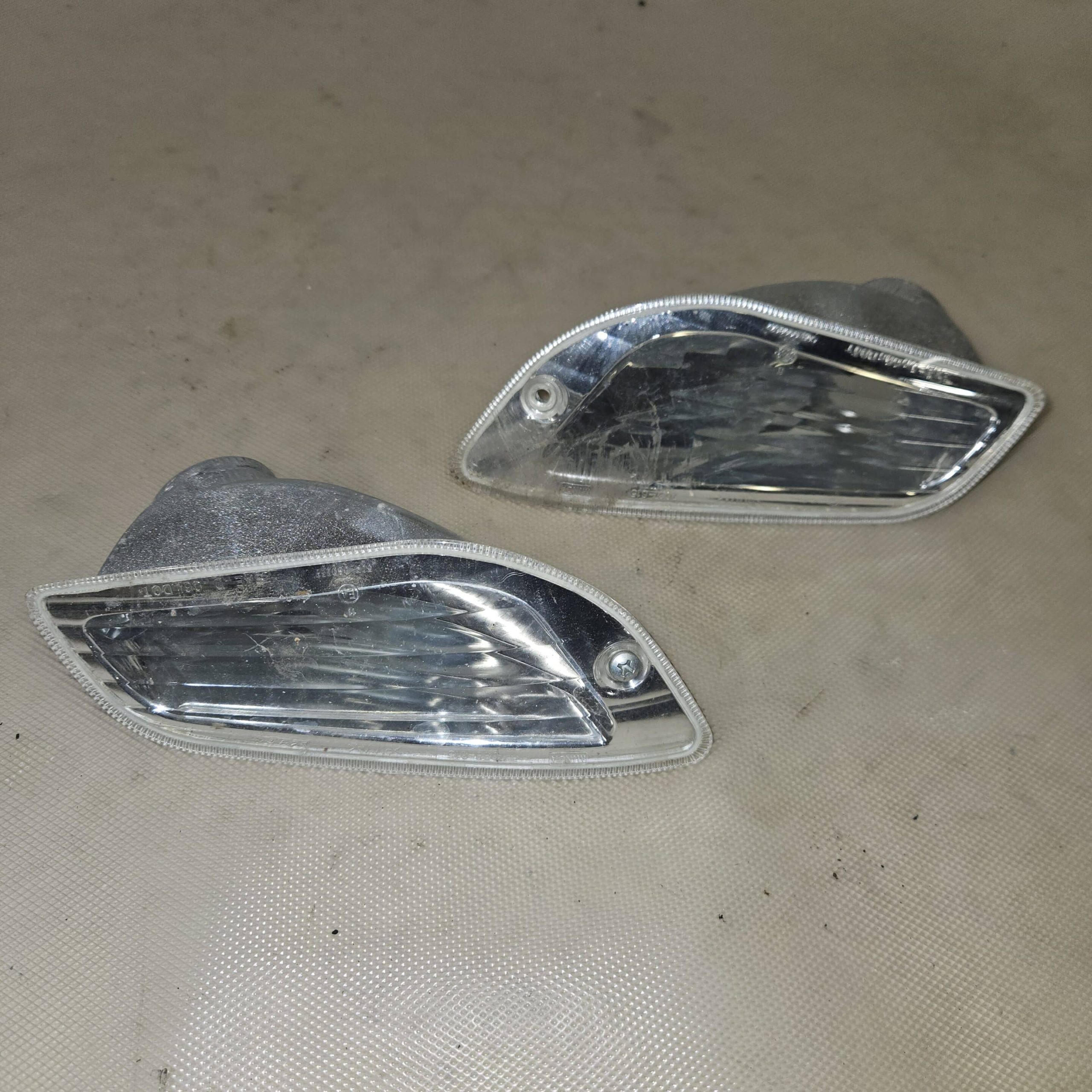 clignotants avant Vespa 50 LX d’occasion sans support ampoule