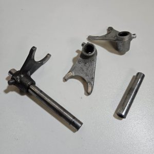 Fourchettes de sélection Suzuki RM 125 1985 avec axe d’occasion