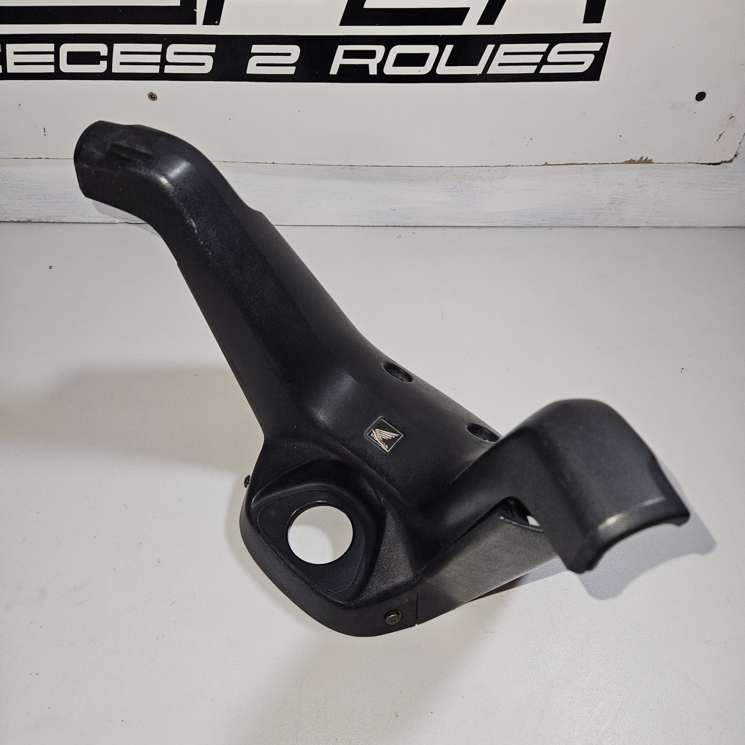 Carénage guidon Silver Wing 400 Honda 2007 d’occasion